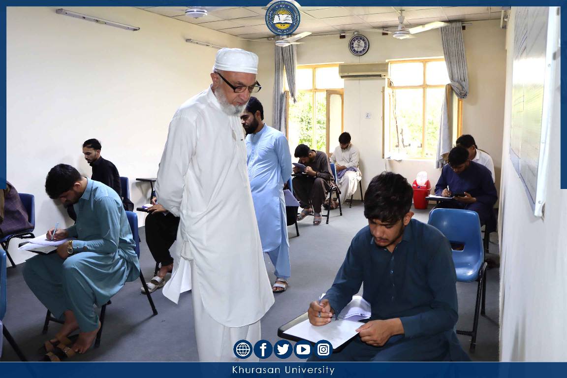 د خراسان پوهنتون امتحاناتو کمېټې غړو د ١٤٠٤ کال پسرلني سمسټرنو نهایي (فاینل) ازموینو له بېلا – بېلو صحنو د دوامداره څار په موخه لېدنه وکړه.